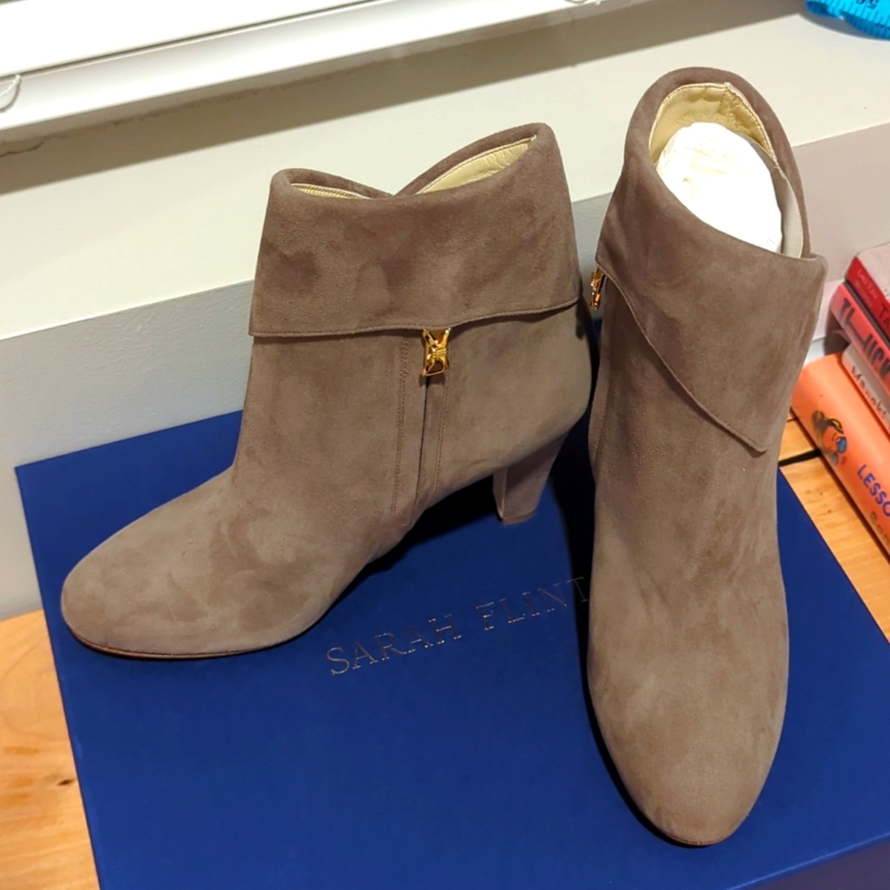 BNIB Sz 7 Perfect Sophia Taupe Suède Sarah Flint Booties
